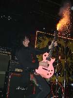 Adam Bomb 01 Hans Clijnk_thumb