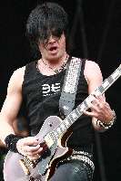 Beloved Enemy 02 Hans Clijnk_thumb