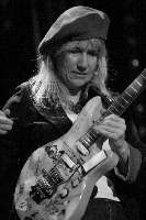 Jennifer Batten 02 Hans Clijnk_thumb