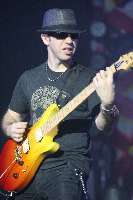 Steve-Vai-08-Hans-Clijnk_thumb