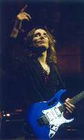 Steve Vai mit Metropoolorkest 04 Hans Clijnk_thumb